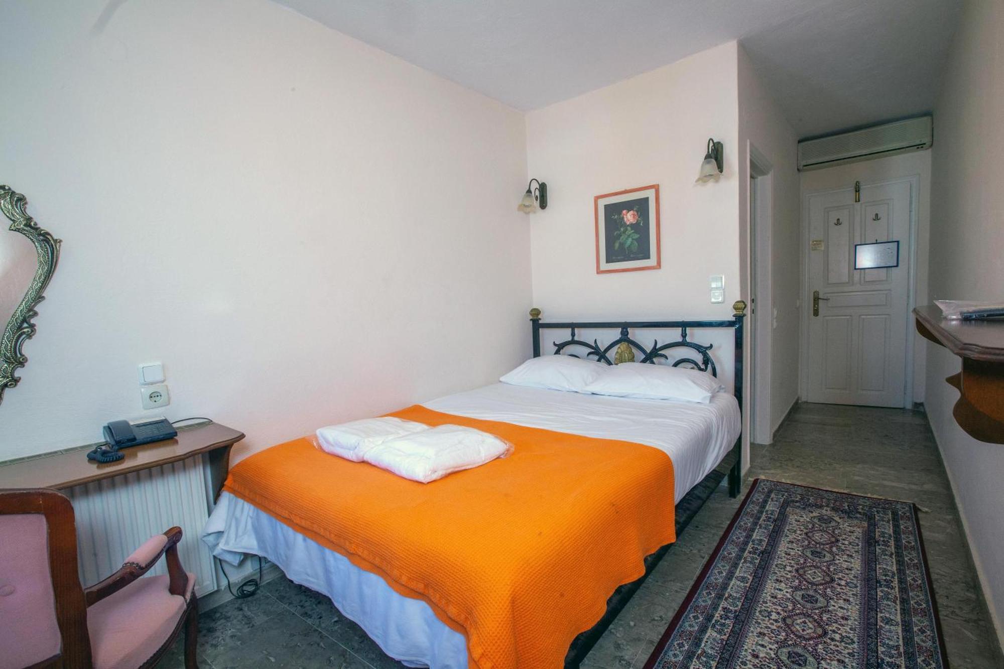Byron Traditional Hotel 나플리오 객실 사진