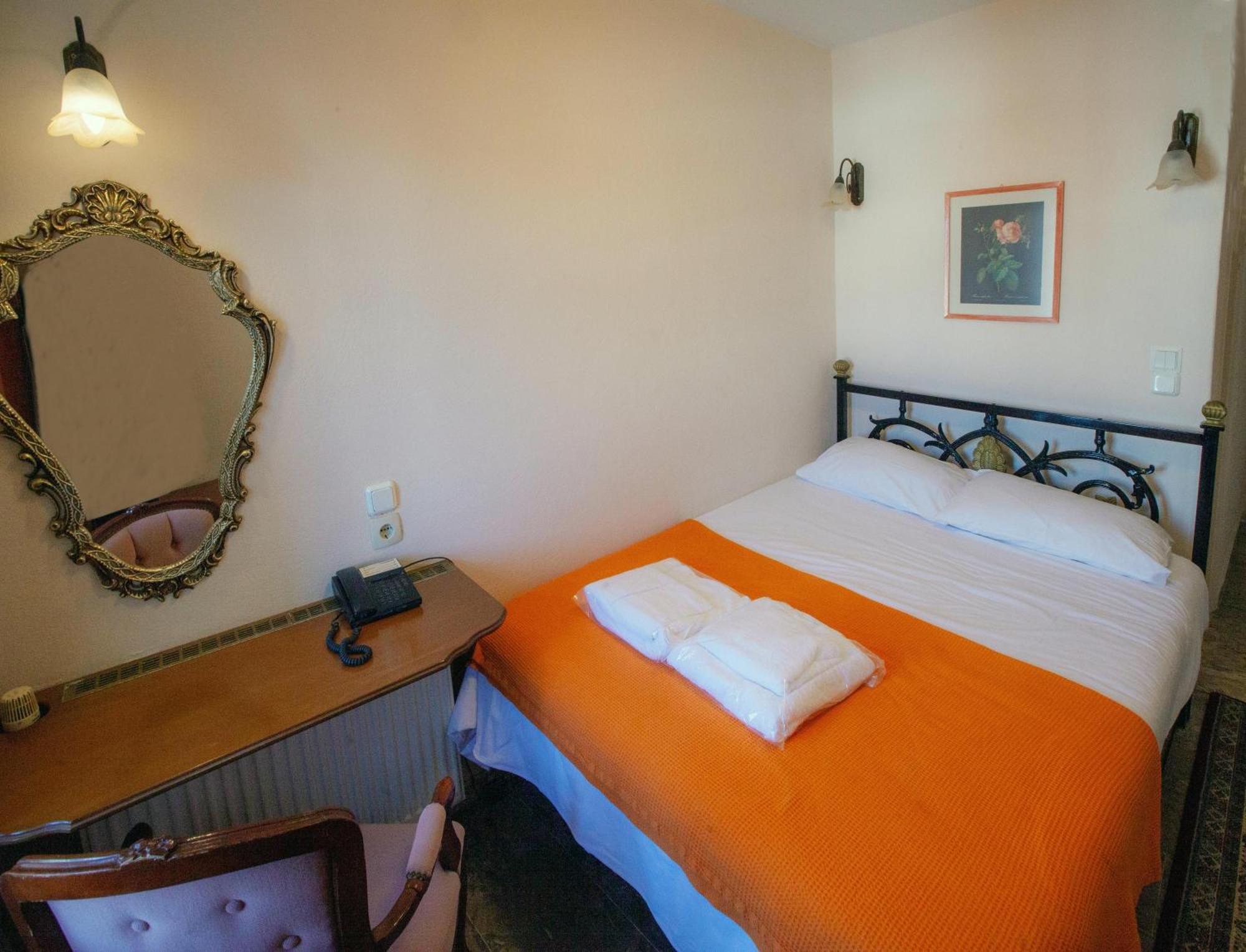 Byron Traditional Hotel 나플리오 객실 사진