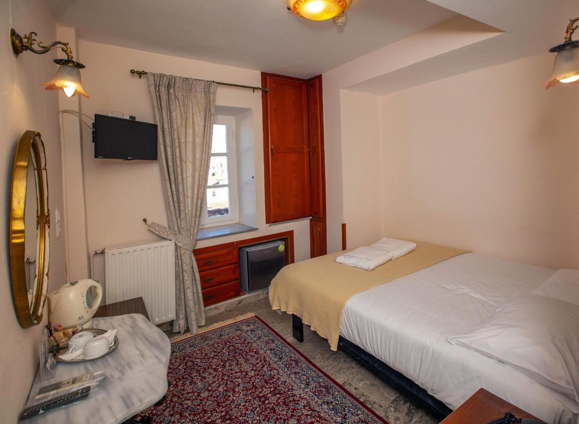Byron Traditional Hotel 나플리오 객실 사진